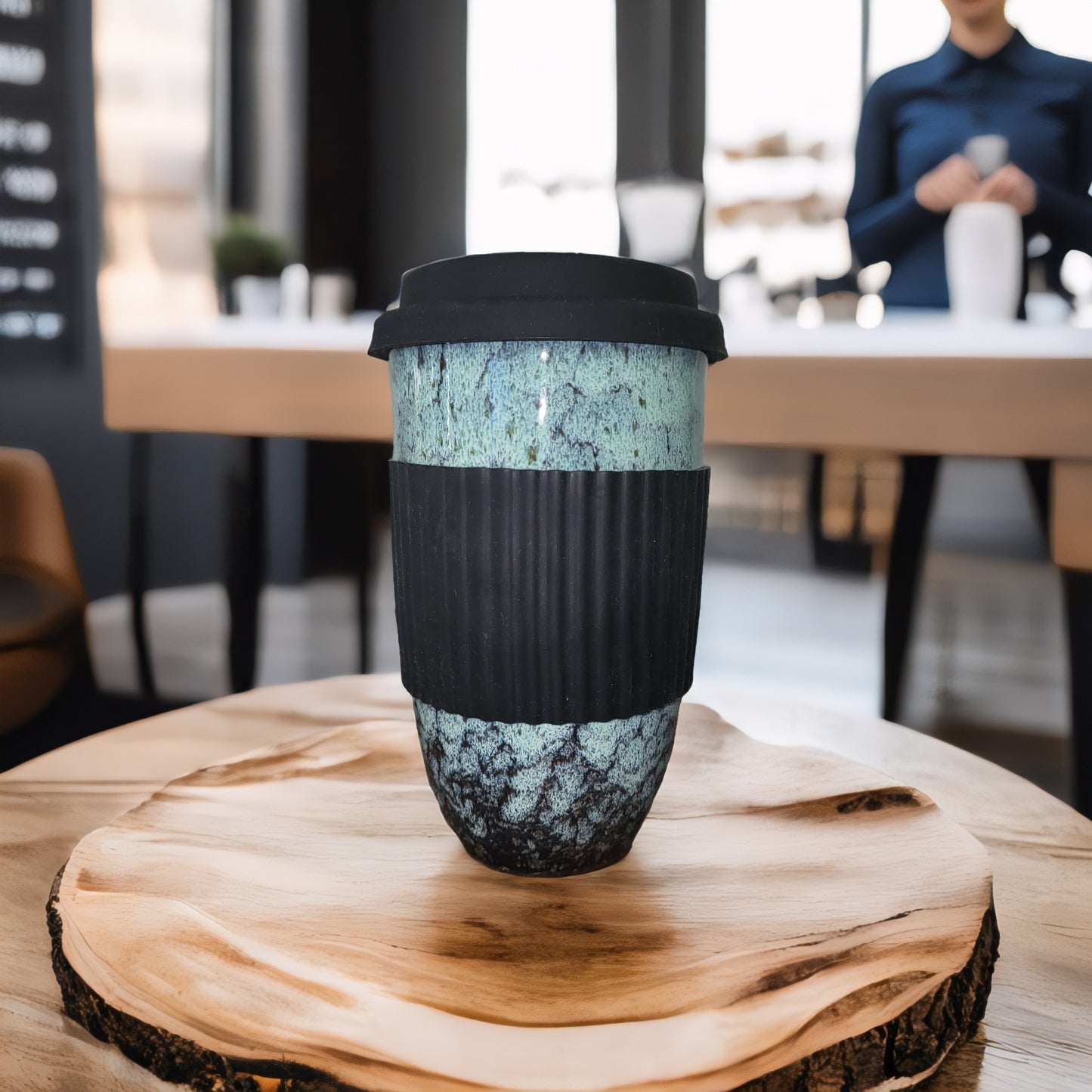 Lariwo koffie 2 go mok cyaan met siliconen grip band en afsluitbare deksel