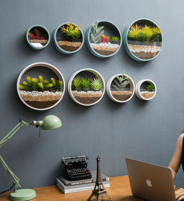 De zwarte kleur van de plantenhouder past bij vrijwel elk interieur en zorgt voor een gezellige en rustgevende sfeer in huis.