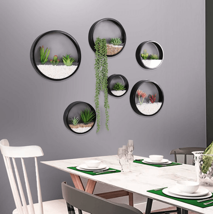 Het unieke en moderne ontwerp van de plantenhouder maakt hem niet alleen praktisch, maar ook een echte eyecatcher als wanddecoratie.