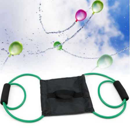 water ballonnen vliegen door de lucht